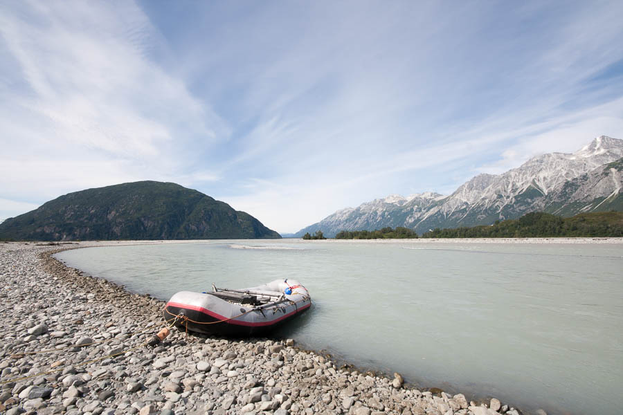 The Confluence of the Tatshenshini River and the Alsek River: the Alsek comes in from ahead, and veers left, together with the Tat.